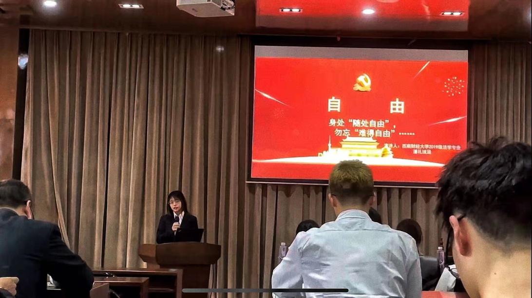 高举中国特色社会主义伟大旗帜，培育和...